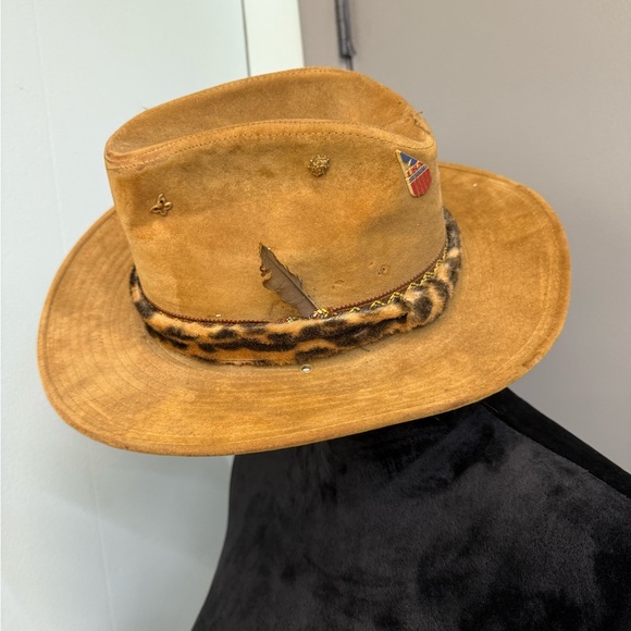 Boot Hill Western Cowboy Hat w Hand Made Feather Band Tan Stetson VINTAGE Pins - Picture 3 of 14